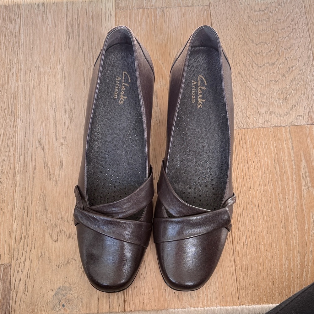 Clarks Women's Dark Brown Leather Artisan Everyday Low Heel Pumps